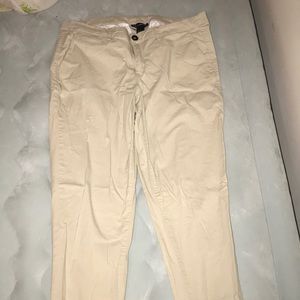 I’m selling kaki’s👍🏽